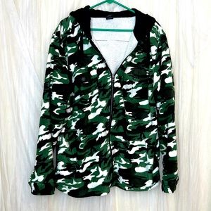 ⭐️ New Feeling fleece lined green & blavk camo teddy utility hoodie 4 pockets XL